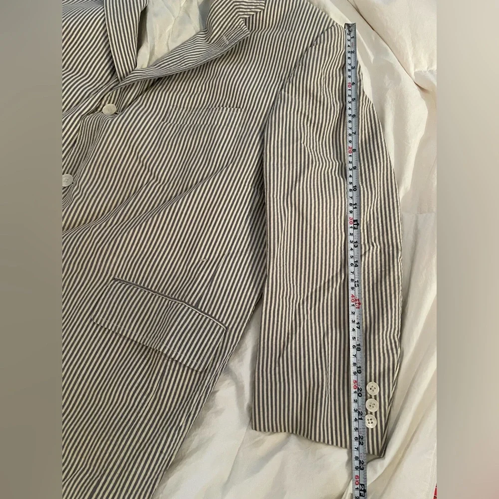 J Press Classic men’s blue/ white seersucker sportcoat - just needs a press! - Picture 8 of 8